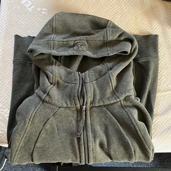 lululemon athletica Tops - Lululemon size 8 green scuba zip hoodie